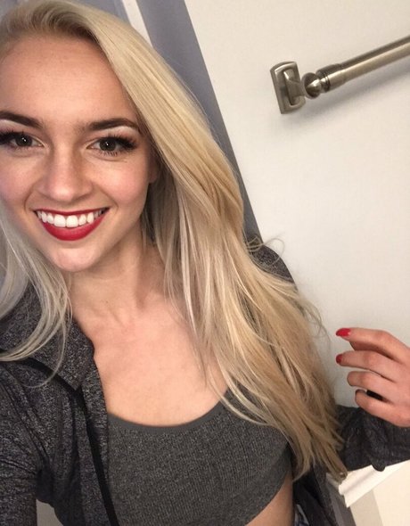 Mandy Marx art model img