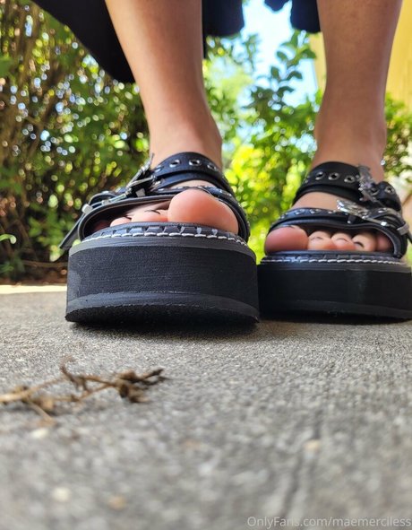 maemerciless nude thumbnail