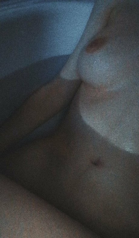 dumbbuni naked star pictures