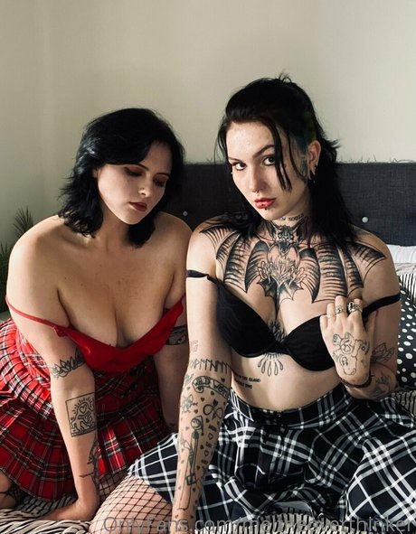 meltheoverthinker model pretty photo