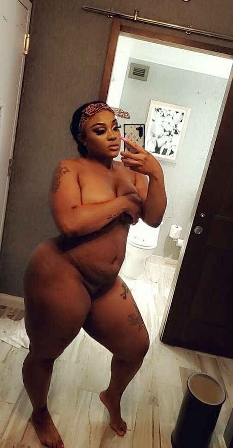 fineapple diva model nude galleries