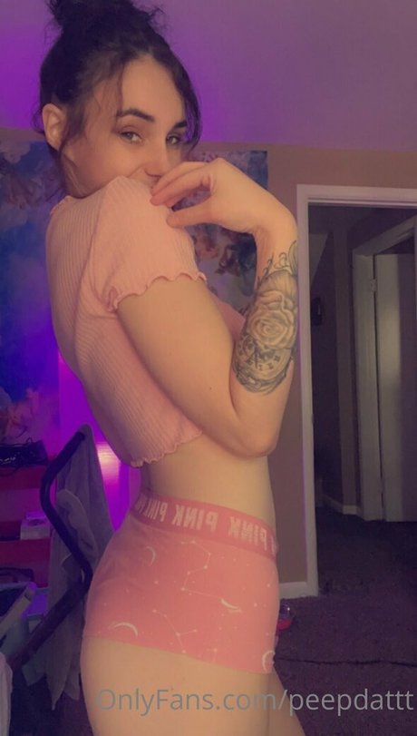 Peepdattt model nude archive