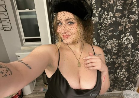 nyxxiepixie pornographic model img