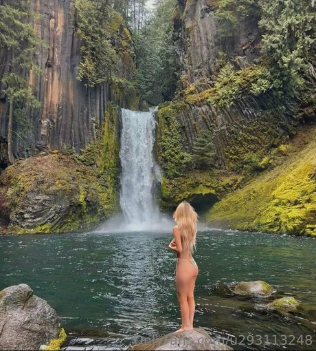 ellamoorepls model sexy archive