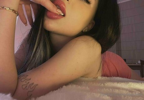 alyishere pornstar erotic image