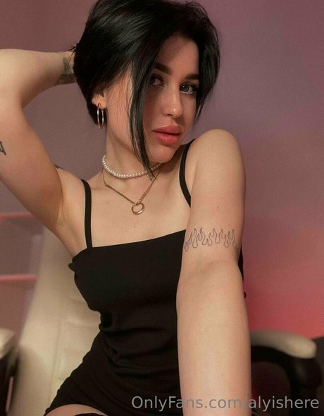 alyishere star hot picture