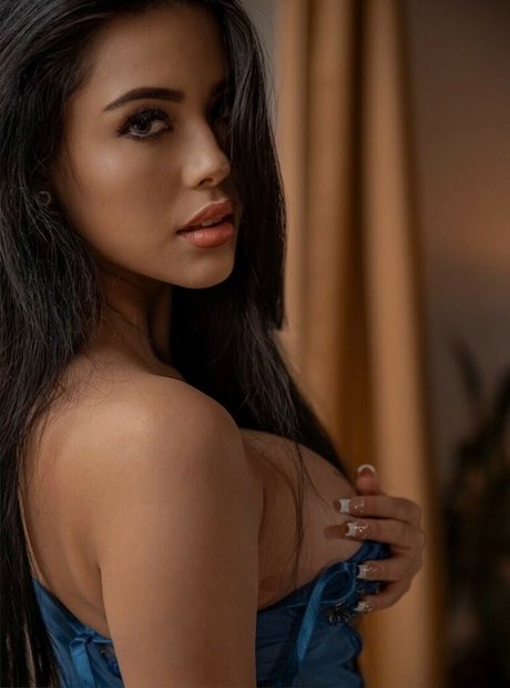 mia paulina porn model archive