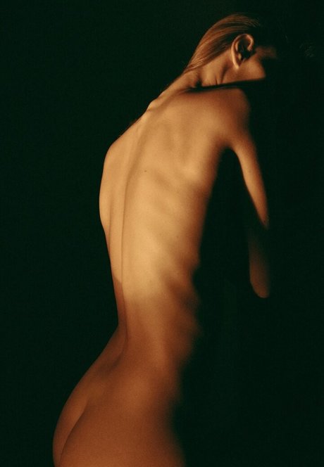 Ssonyashnyk model sexy pic