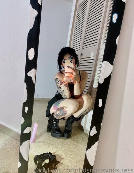 bdsmroxymistress nudes star picture