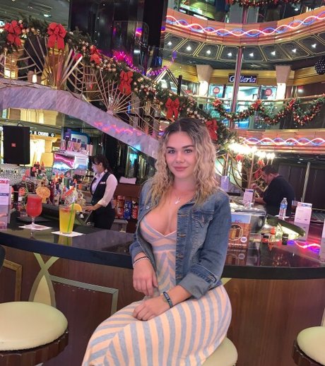 Tahlia Paris ヌードのポルノスター 画像