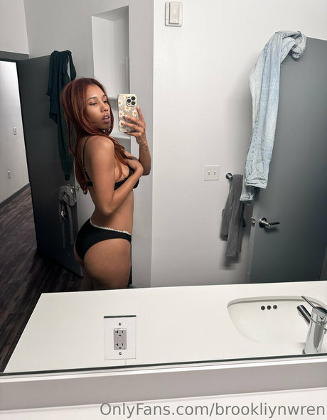 黒檀のお尻オンリーファンズ 美しいポルノ 写真