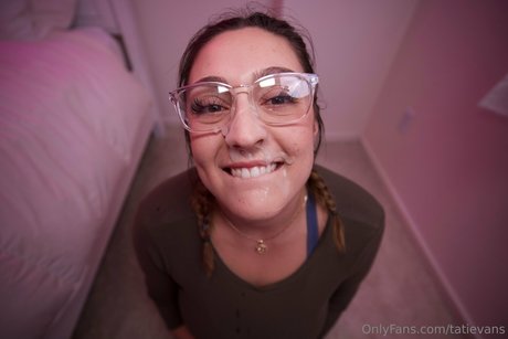 毛深い茂みオンリーファンズ 美しいヌード 写真