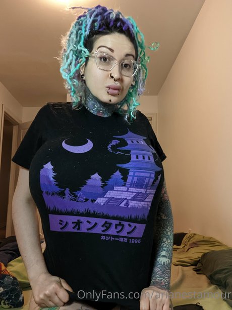 Ariane Saint Amour ヌードスター ギャラリー