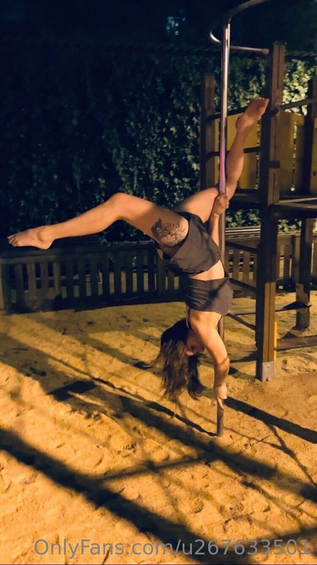 Eleannor profile image