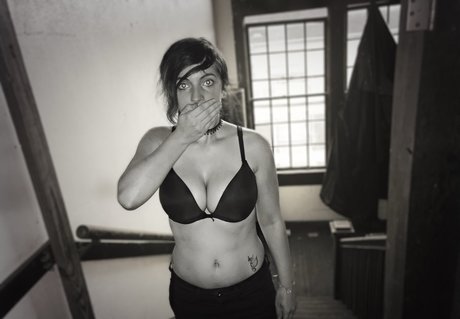 熟女中出しオンリーファンズ セックス ギャラリー