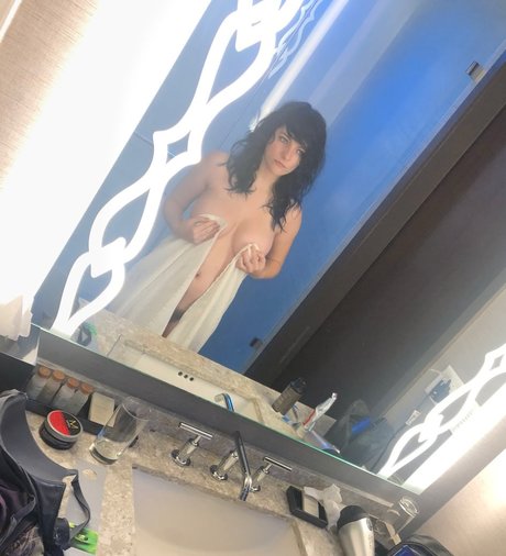 巨乳クーガーオンリーファンズ 無料セックス 写真