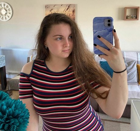 bustybritishbrunette 独占スター 写真