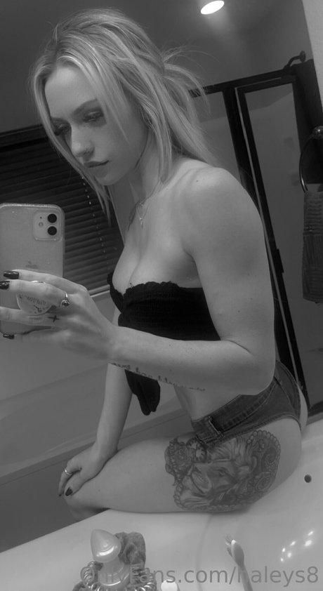 Haley Sorensen ヌードスター 写真