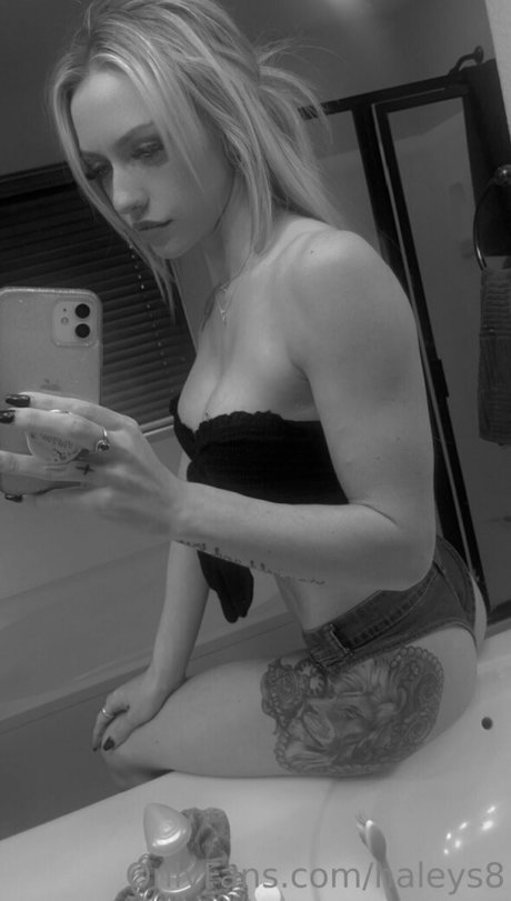 Haley Sorensen セックスモデル 写真
