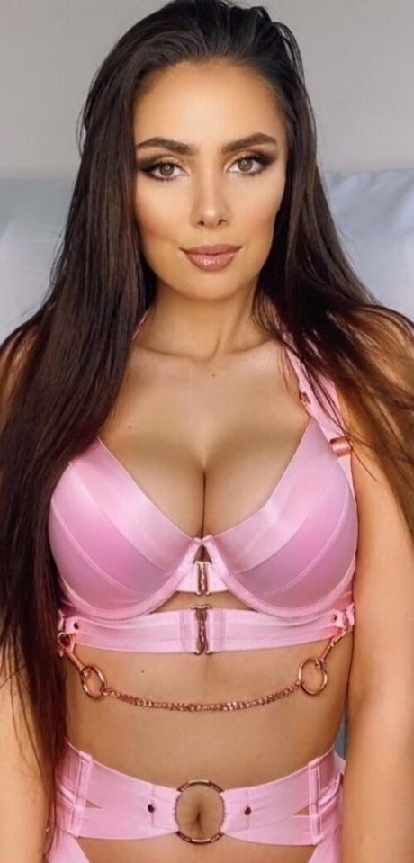 アラブの女の子オンリーファンズ ホットセクシー 画像