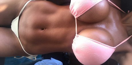 miini セクシーモデル 画像