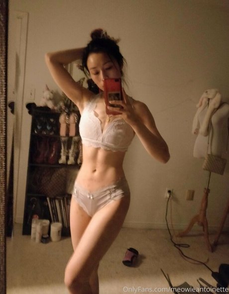 Meowieantoinette 裸のスター ギャラリー