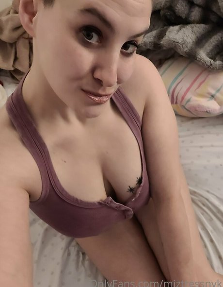 miztressnyk ヌード女優 写真