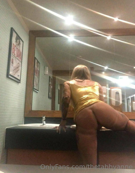 thetabbyanne 完璧なスター 写真