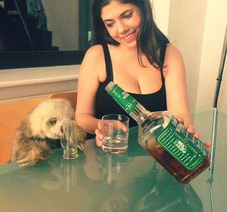 垂れ乳オンリーファンズ HD 画像