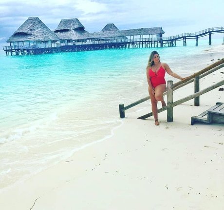 オタクなティーンのオンリーファンズ セクシー裸 写真