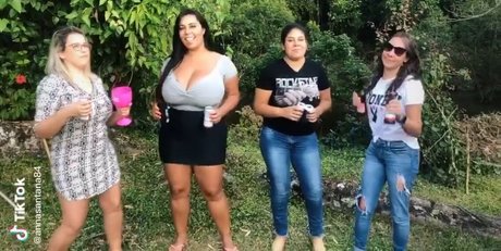 日本の熟女オンリーファンズ ホット裸 写真