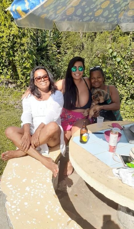 曲線美のシーメールオンリーファンズ xxx 画像