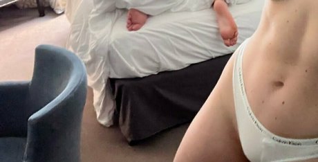 Katy Robertson 完璧なモデル 写真