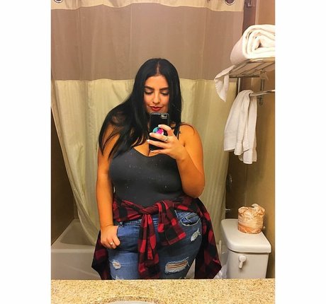 カッククイーンオンリーファンズ アートポルノ 写真