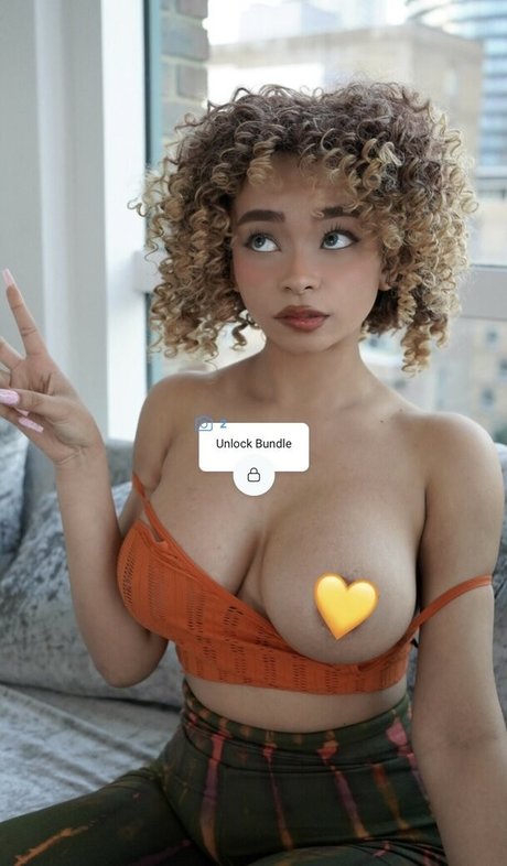 Kiara Peach ポルノスター ヌード 画像