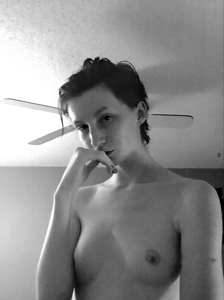 slutpuppymilo アートスター 写真