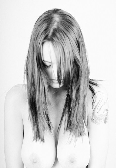 Henna Nueller ヌードモデル 写真