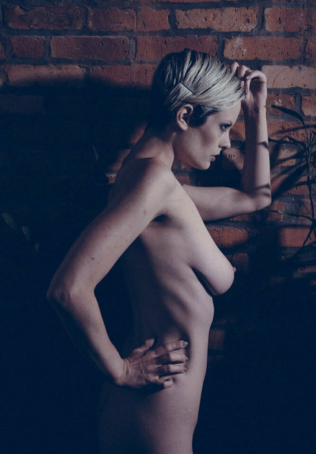 Henna Nueller セクシーなスター 写真