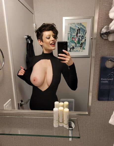 手コキ 主観視点 オンリーファンズ 美しいヌード 写真