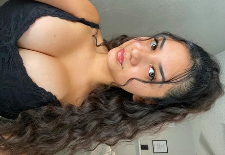 Candelaria ポルノスター ヌード 画像