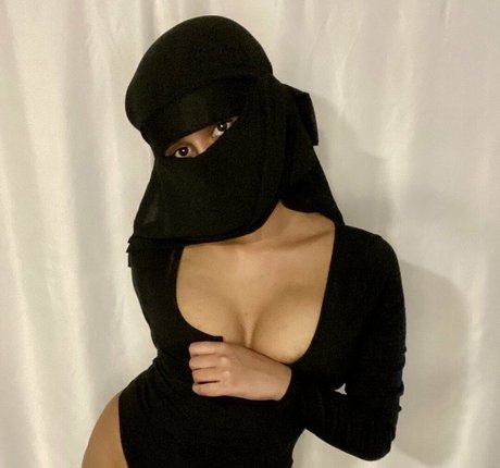 barelylegalhabibi セクシーモデル ギャラリー