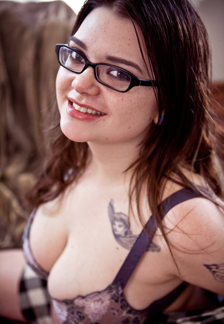 巨乳ゴスオンリーファンズ ヌード アーカイブ