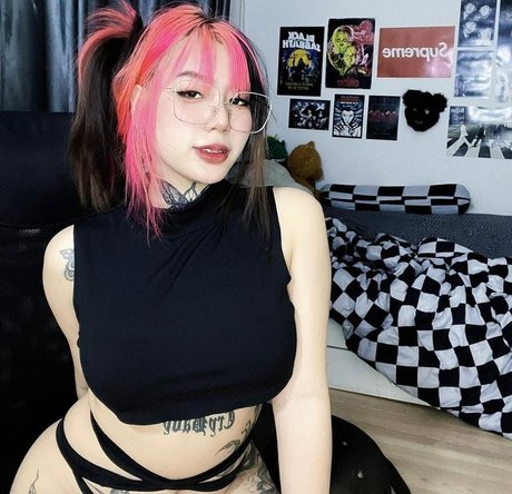 Irenkampong1 エロティックなモデル 写真