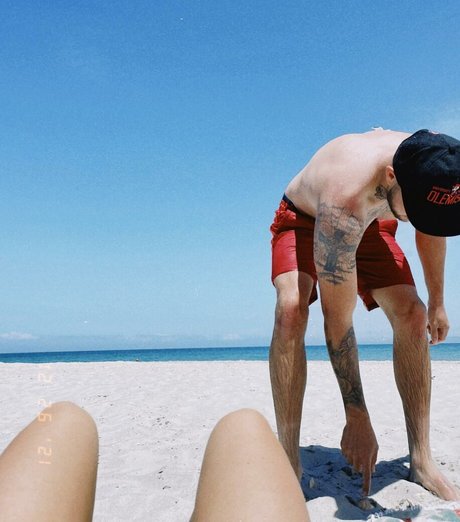 ellaredmond ポルノ女優 写真