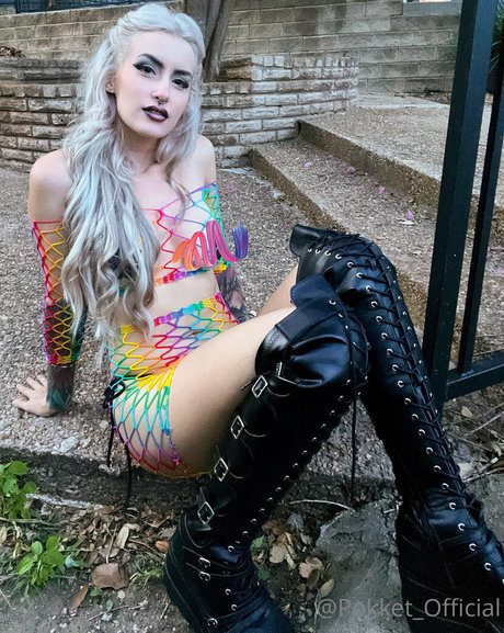 大きな乳首オンリーファンズ HD 画像