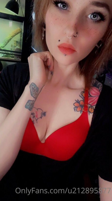 成熟したブロンドのオンリーファンズ セクシーヌード 写真