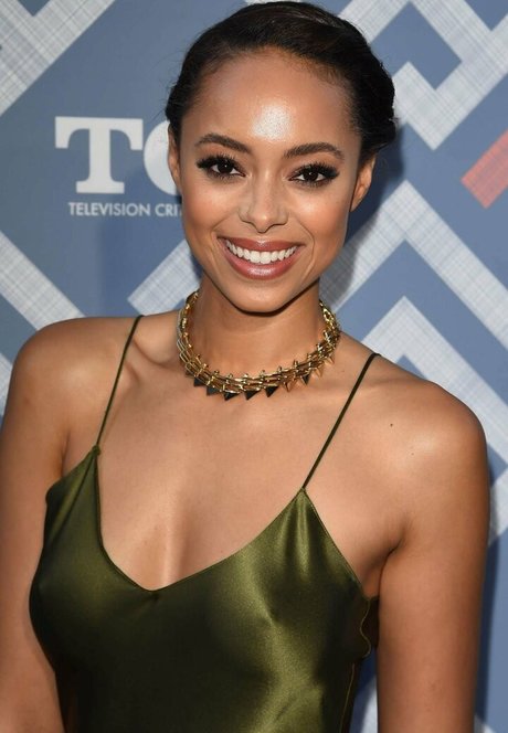 Amber Stevens West トップポルノスター 写真