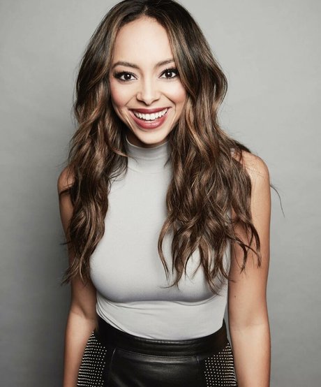 Amber Stevens West ポルノスター HD 画像