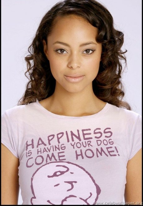 Amber Stevens West HD女優 アーカイブ