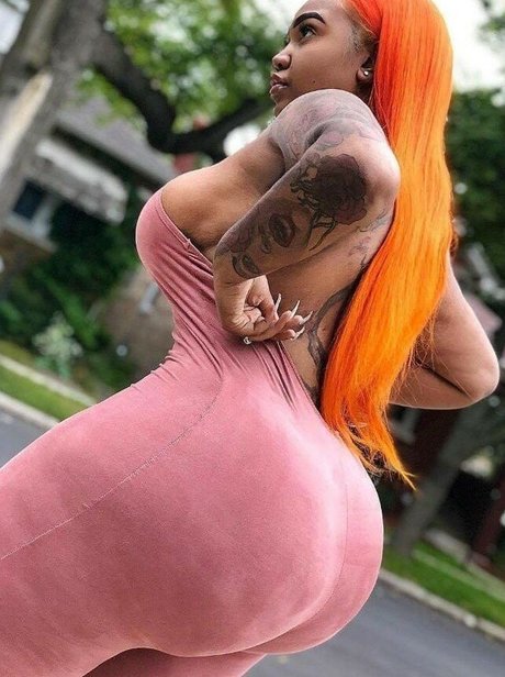 Mya Curvz かわいいポルノスター 写真